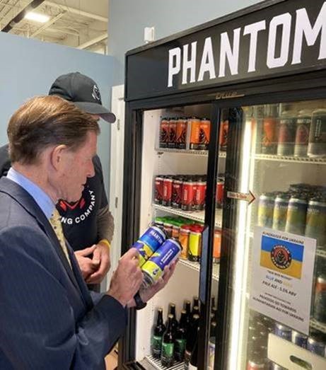 U.S. Senator Richard Blumenthal (D-CT) visited Phantom Brewing in Hartford for the unveiling of their new beer to benefit Ukraine.